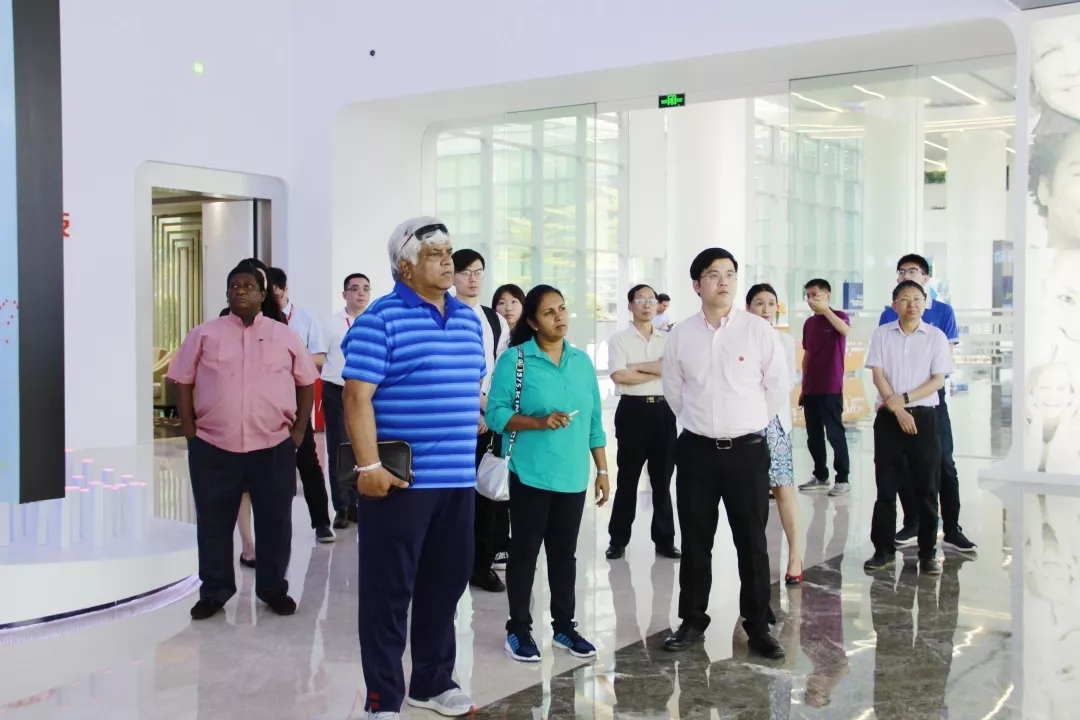 1566786782262493.jpg 640.webp (4).jpg